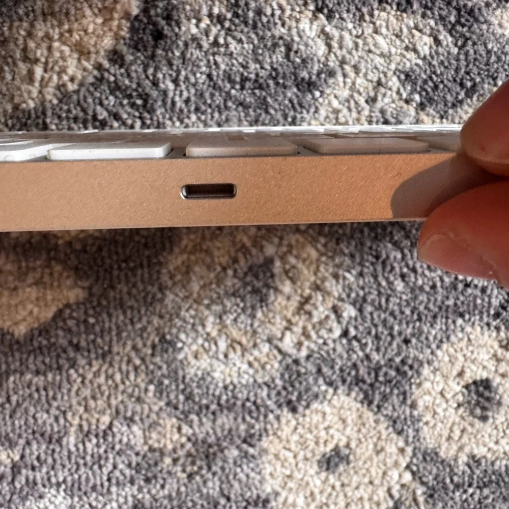 Apple White Wireless Keyboard USB C Bluetooth